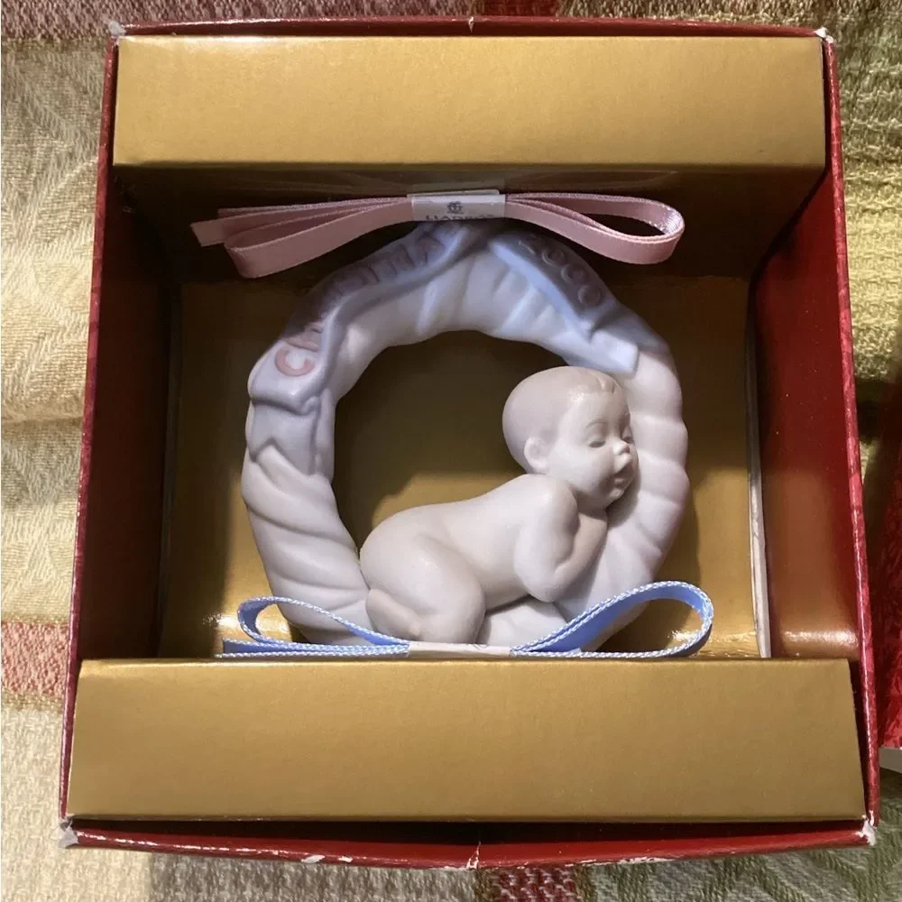 Lladro Merry Christmas Baby's First Ornament Dated 2000 New in Box Boy or Girl